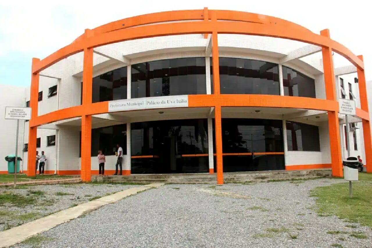 Vagas de nível fundamental incompleto estão abertas no concurso público de Ferraz de Vasconcelos-SP