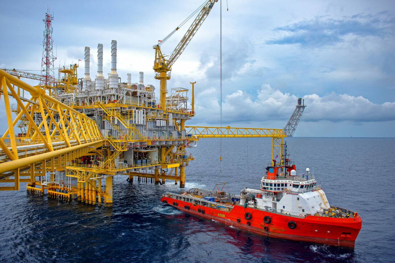 Os profissionais que buscarem especialização e qualificação técnica estarão bem posicionados para aproveitar as novas vagas de emprego oferecidas para o setor de petróleo e gás no Rio de Janeiro.