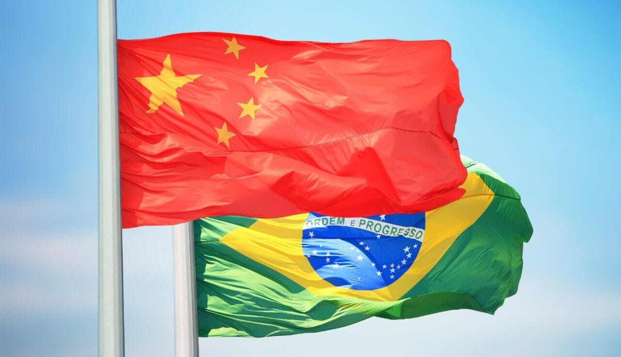 A parceria do BNDES com o CDB da China não apenas diversifica suas fontes de recursos, como petróleo, gás e energia, mas sinaliza o comprometimento do banco em liderar a transição energética.