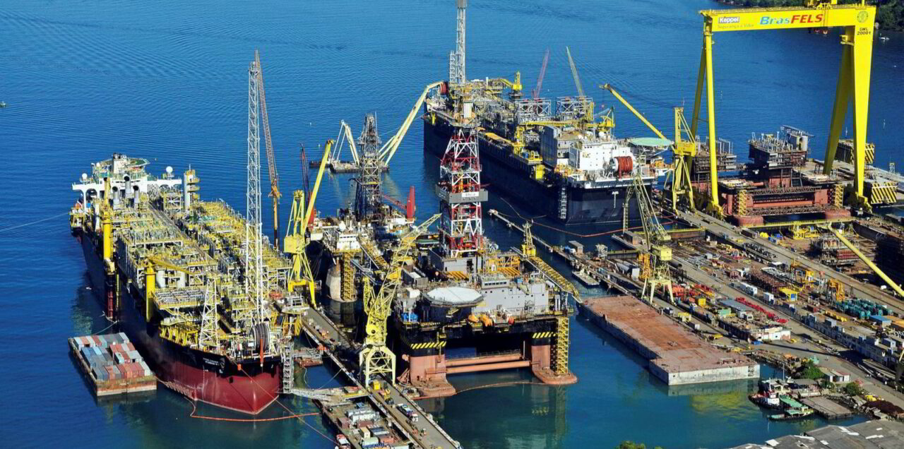 A retomada da indústria naval no Rio de Janeiro, impulsionada pelo aguardado plano de investimento da Petrobras, pode representar uma mudança significativa para o cenário econômico local, trazendo consigo a esperança de empregos e desenvolvimento sustentável para a região.