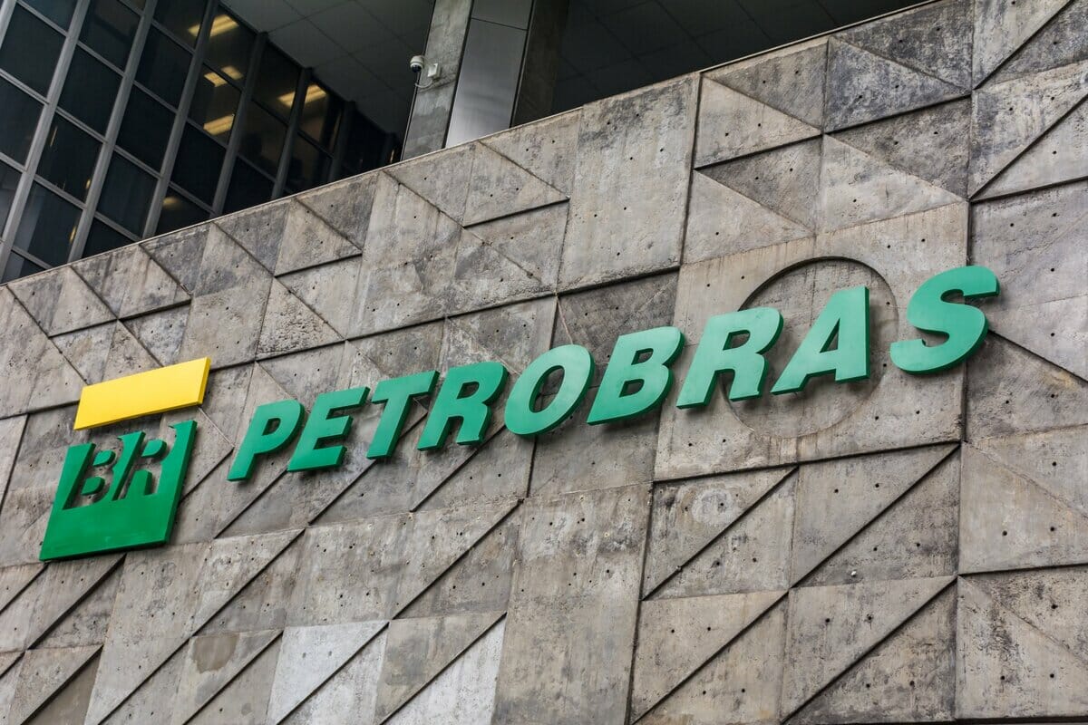 A busca da Petrobras para equilibrar a produção de petróleo e a transição energética reflete uma compreensão sólida das necessidades presentes e futuras da sociedade global.