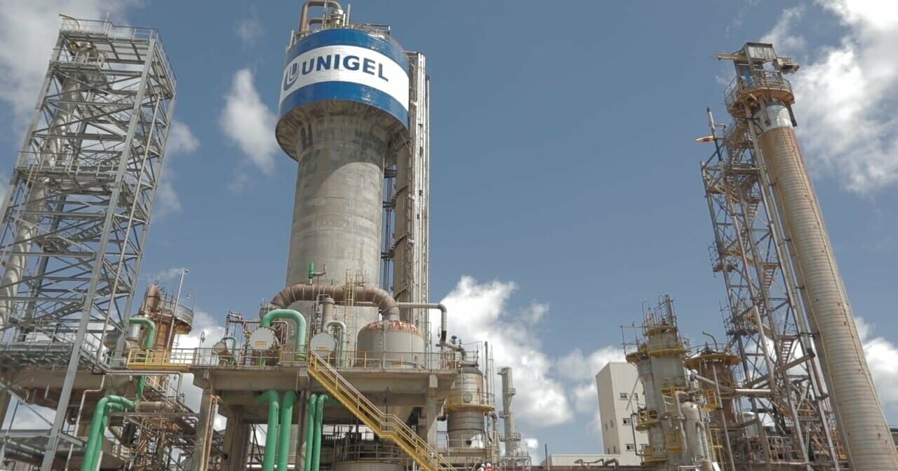 Unigel anuncia a retomada da produção de ureia a partir de setembro. A medida é uma resposta à melhoria discreta do ciclo petroquímico e à previsão de aumento da demanda de ureia para a próxima safra de inverno.