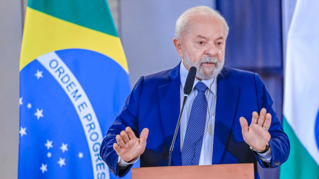 En una entrevista tras la cumbre del G20, el presidente Lula defendió enfáticamente el derecho de Brasil a explorar petróleo en la Margen Ecuatorial. También destacó la necesidad de inversiones en combustibles renovables.