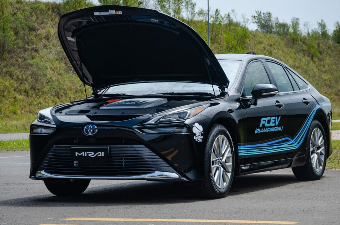 Brasil abastece o primeiro carro com hidrogênio de etanol; modelo consegue percorrer quase 600 quilômetros 