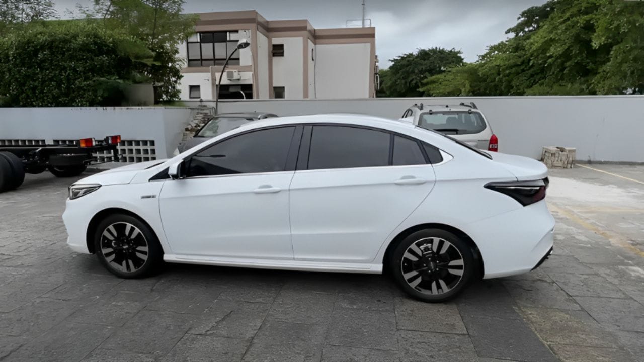 CAOA Chery Arrizo híbrido 2024: Modelo enfrenta concorrentes como Onix, HB20, Virtus, City e Versa com preço semelhante