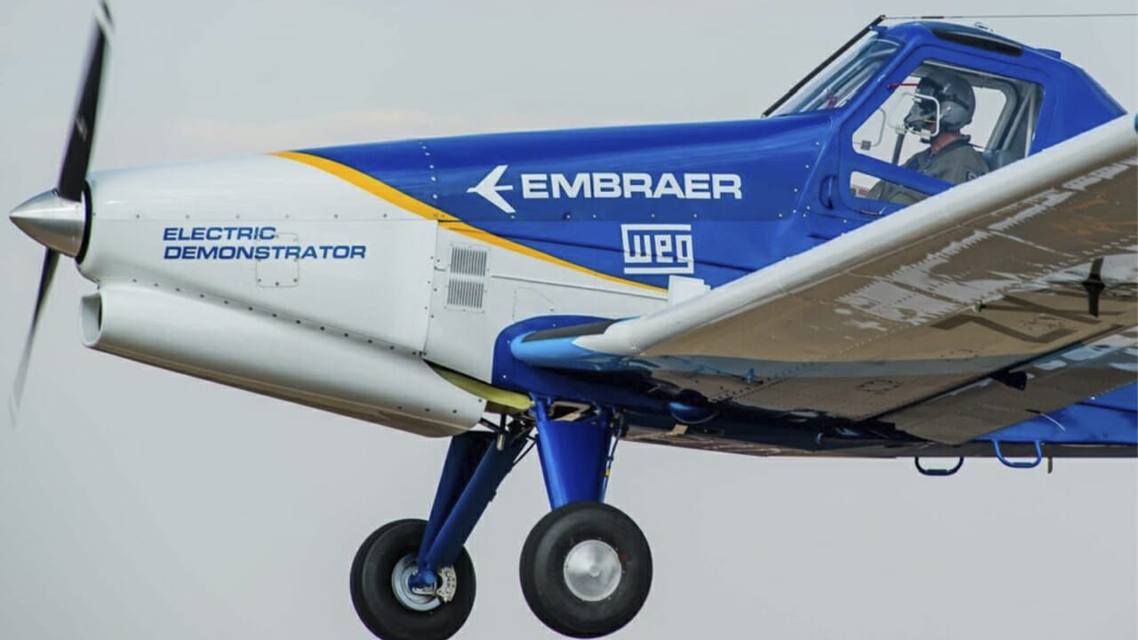 Embraer revelará seu primeiro avião elétrico no congresso de mobilidade SAE Brasil em São Paulo e tem planos de lançar um carro voador elétrico da empresa já em 2026