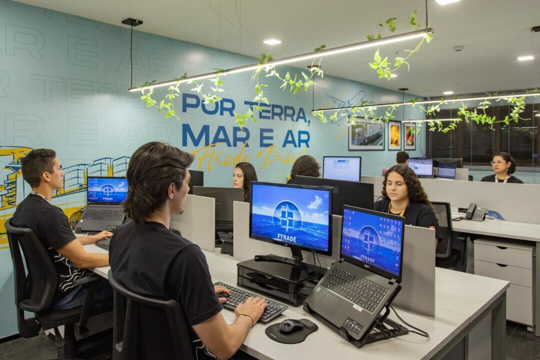 Há 22 anos, a empresa aposta na diversificação de segmentos que demandam uma logística altamente especializada como um de seus diferenciais