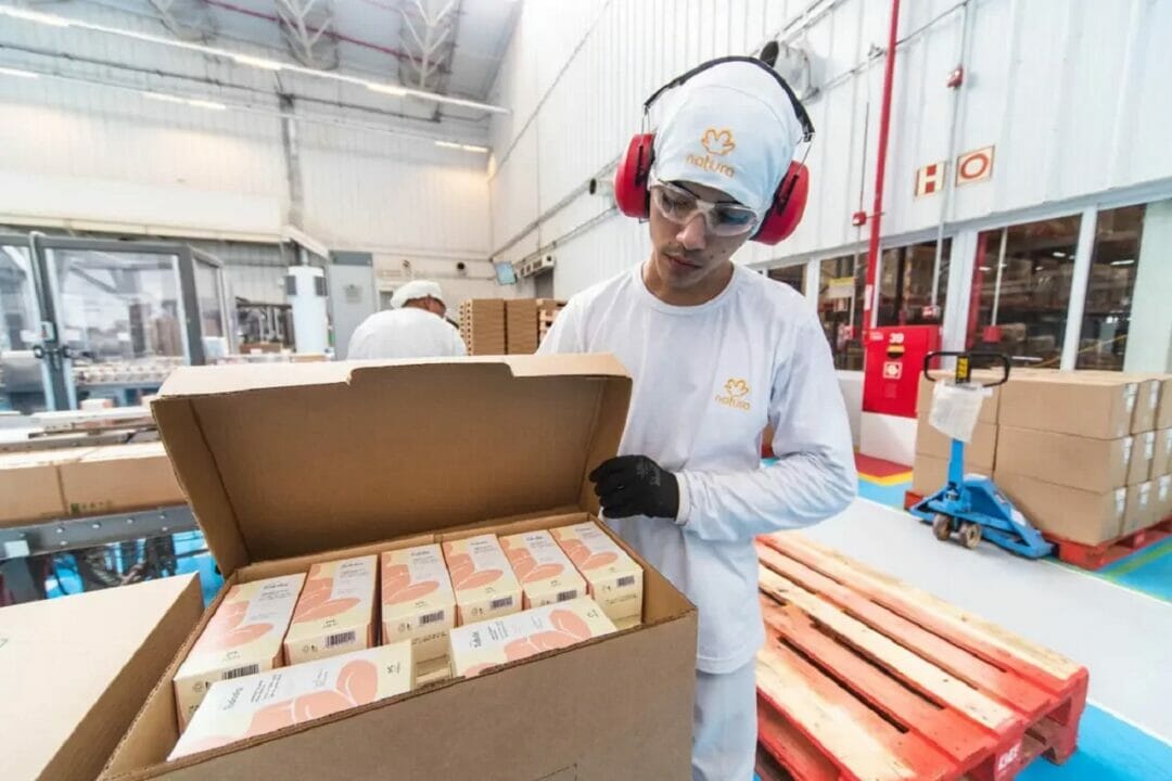 Natura, multinacional brasileira de cosméticos, abre processo seletivo com 78 vagas de emprego nas áreas de vendas, marketing, administração, tecnologia e finanças