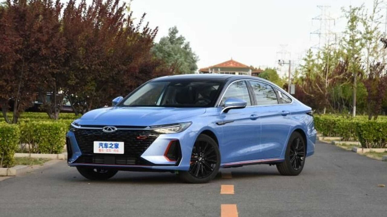 Novo sedã híbrido plug-in da Chery chega ao mercado revolucionando fazendo 23,8 km/l e com 1400 km de autonomia