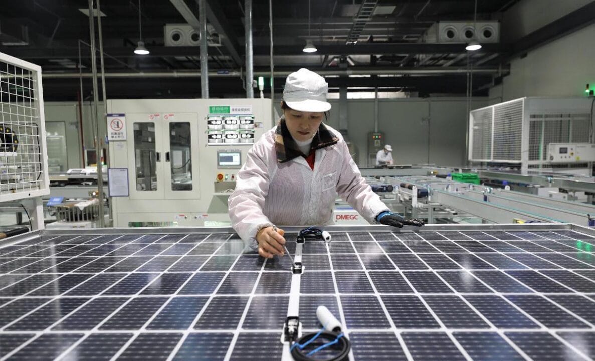 Agência Internacional de Energia (IEA), China, Energia solar fotovoltaica, EUA, Incentivo de Produção Vinculada (PLI), Índia, Lei da Indústria Net Zero, Lei de Redução da Inflação (IRA), União Europeia, Wood Mackenzie