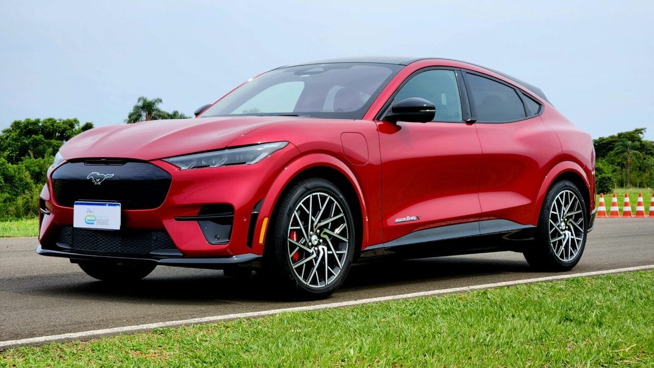 Ford, carro elétrico, Mustang, Muscle Cars, SUV elétrico, Canaltech, Haras Tuiuti, bateria, autonomia, tração integral, freios Brembo, design, sustentável, Tesla, BYD.