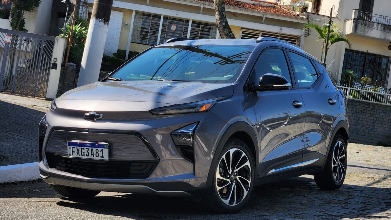 Chevrolet Bolt EUV, SUV elétrico, Canaltech, General Motors, One Pedal, regeneração de energia, 10 airbags, retrovisor, autonomia, paddle shifts, frenagens, Geografia, Blazer EV, Equinox EV, condução inteligente.