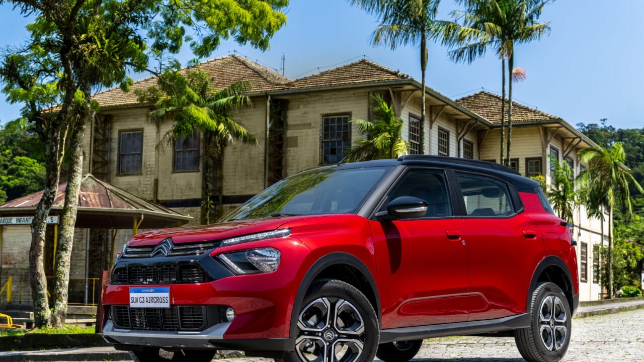 Stellantis, Citroën C3 AirCross, SUV, Chevrolet Spin, Fiat Pulse, Fiat Strada, Peugeot 208, motor 1.0 turbo, GSE, cluster digital, porta-malas, saídas de ar, refinado, Porto Real, mercado, versões, preços.