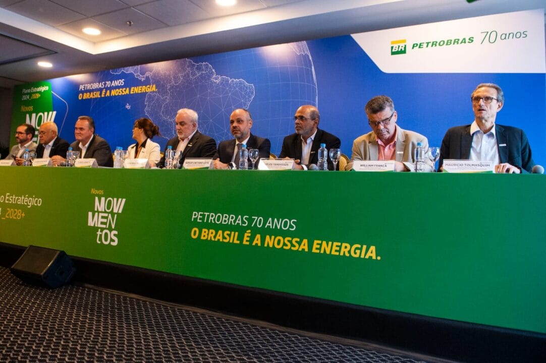 Petrobras, Plano Estratégico, investimentos, CAPEX, empregos, petróleo, gás, transição energética, baixo carbono, diversificação, produção, pré-sal, Refino, eficiência operacional, inovação.