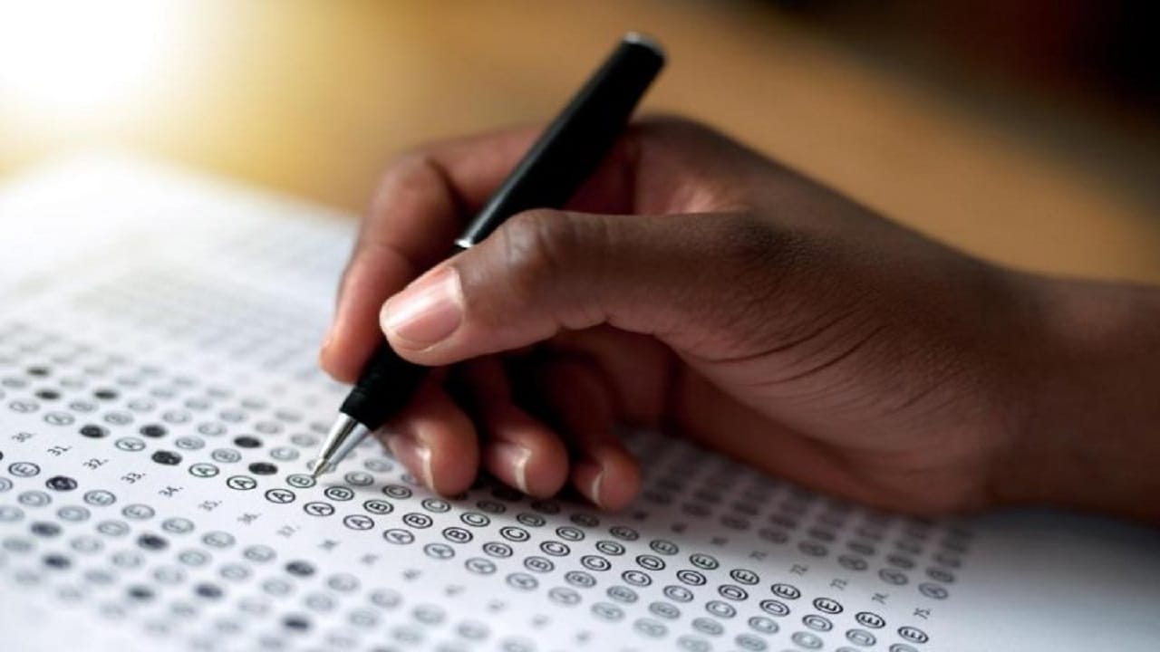 Concurso público para ensino fundamental, médio e superior abre 800 vagas e salários de R$ 4,5 mil