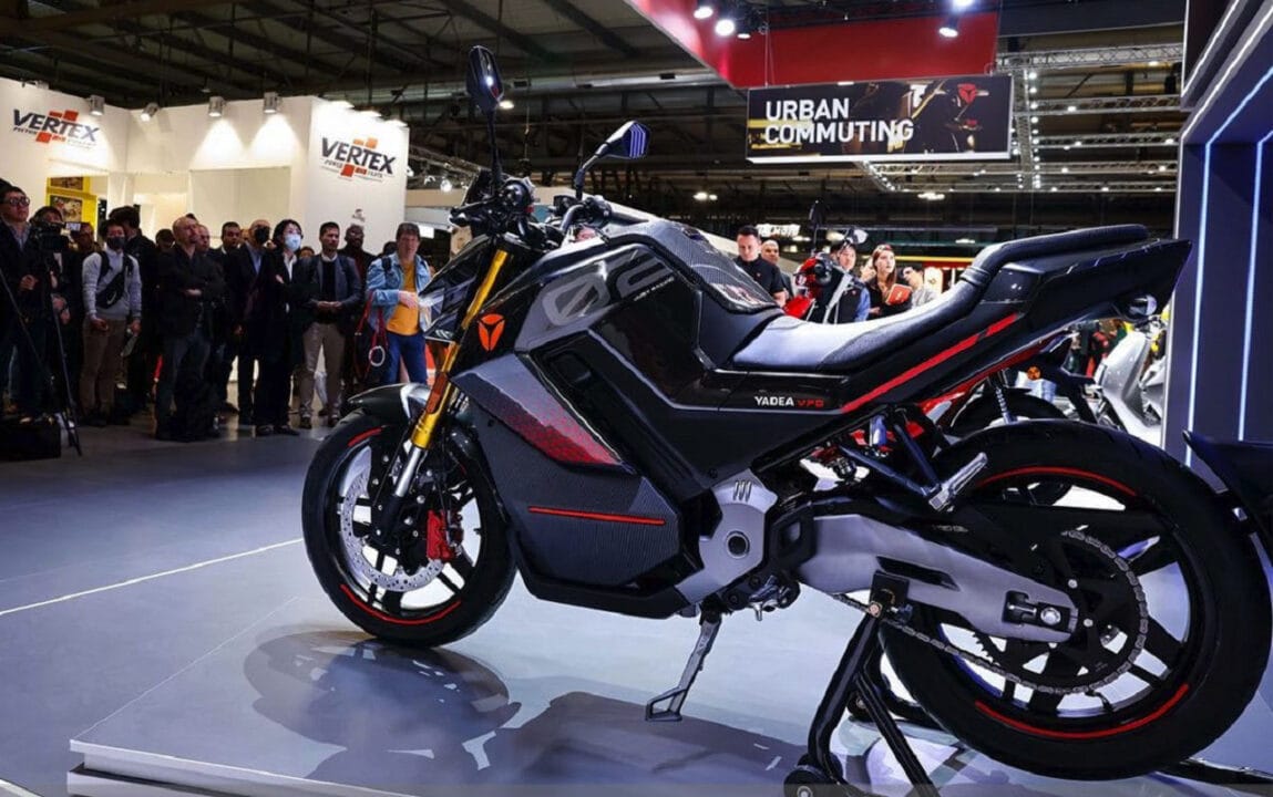 Nova moto elétrica chega ao mercado com bateria de sódio, recarga em 10 minutos e 125 cc