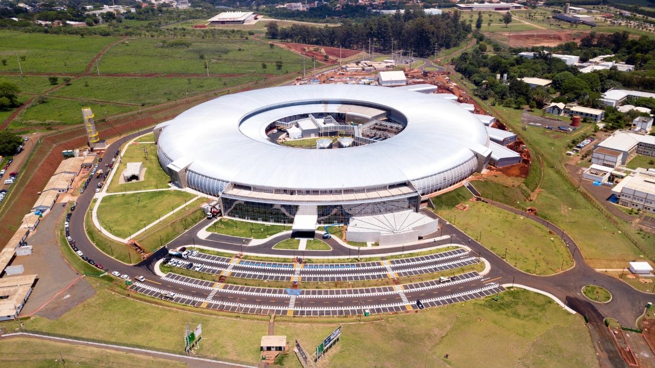 Projeto Sirius, realizado pela Racional Engenharia e desenvolvido pelo CNPEM é o acelerador de partículas mais moderno da América Latina