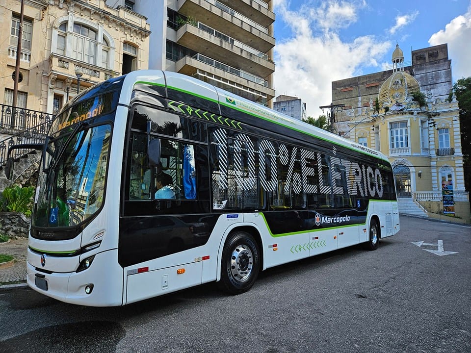 A Marcopolo investirá R$ 50 milhões na expansão de sua fábrica em São Mateus (Espírito Santo) para produzir ônibus elétricos. Tal investimento será responsável por gerar 400 vagas de emprego para os moradores locais.