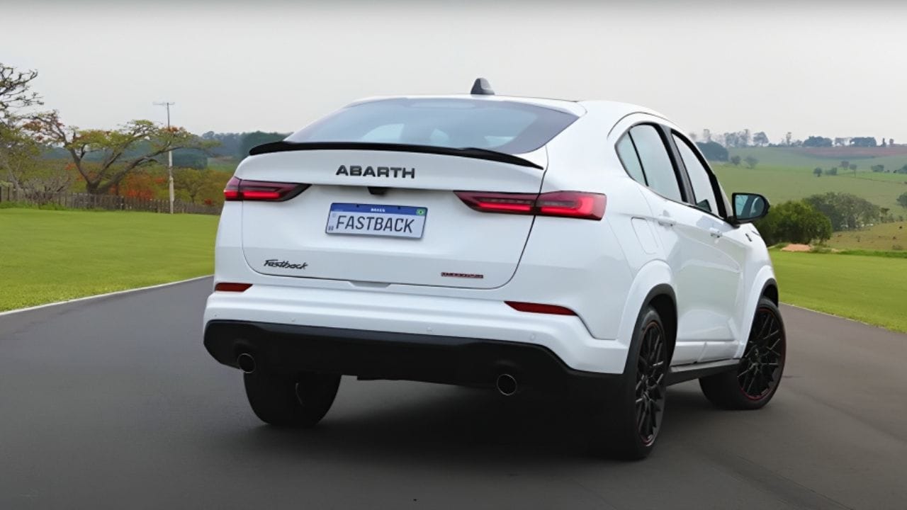 Mais barato e mais potente é o novo Fiat Fastback Abarth, o SUV esportivo que anda agitando o mercado brasileiro