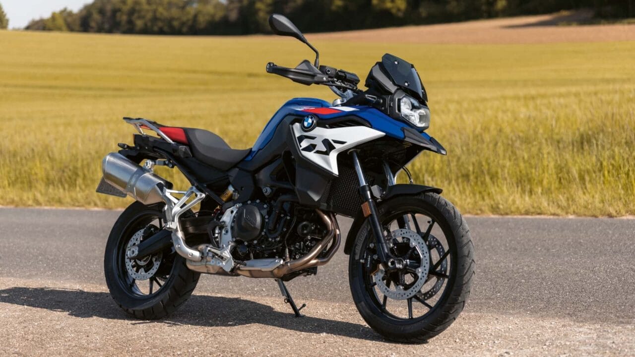 BMW chega ao mercado novos modelos ainda em 2024 para desbancar a Tiger. Nova moto da BMW F 900 GS entrega ótimo desempenho e especificações, confira os detalhes!
