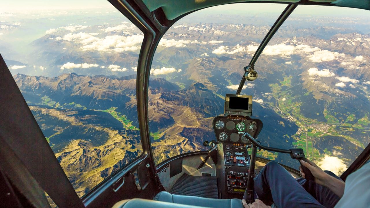 Entenda como funciona o helicóptero: dos antigos brinquedos chineses até as modernas máquinas voadoras de hoje