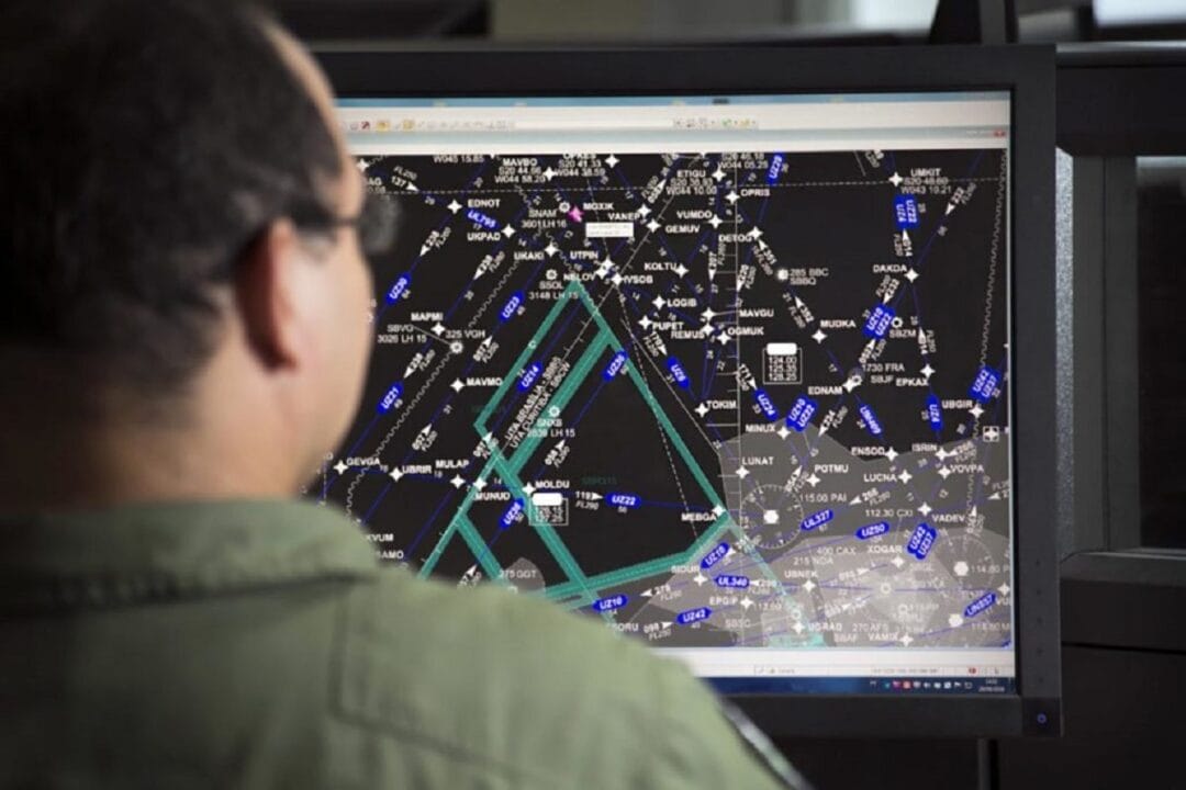 NAV Brasil Serviços de Navegação Aérea oferece 621 vagas de emprego para pessoas de nível médio, técnico e superior