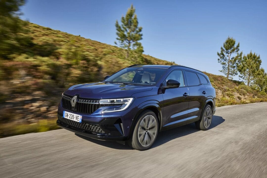 Renault desbanca concorrentes e lança SUV Renault Espace E-Tech com 1.100 km de autonomia e motor 200 cv