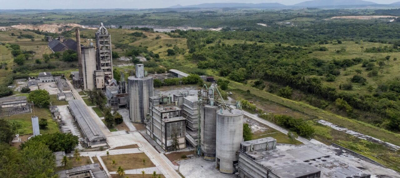 Reativação da fábrica de cimento no estado de Sergipe promete gerar 1500 vagas de emprego com investimento da Polimix.