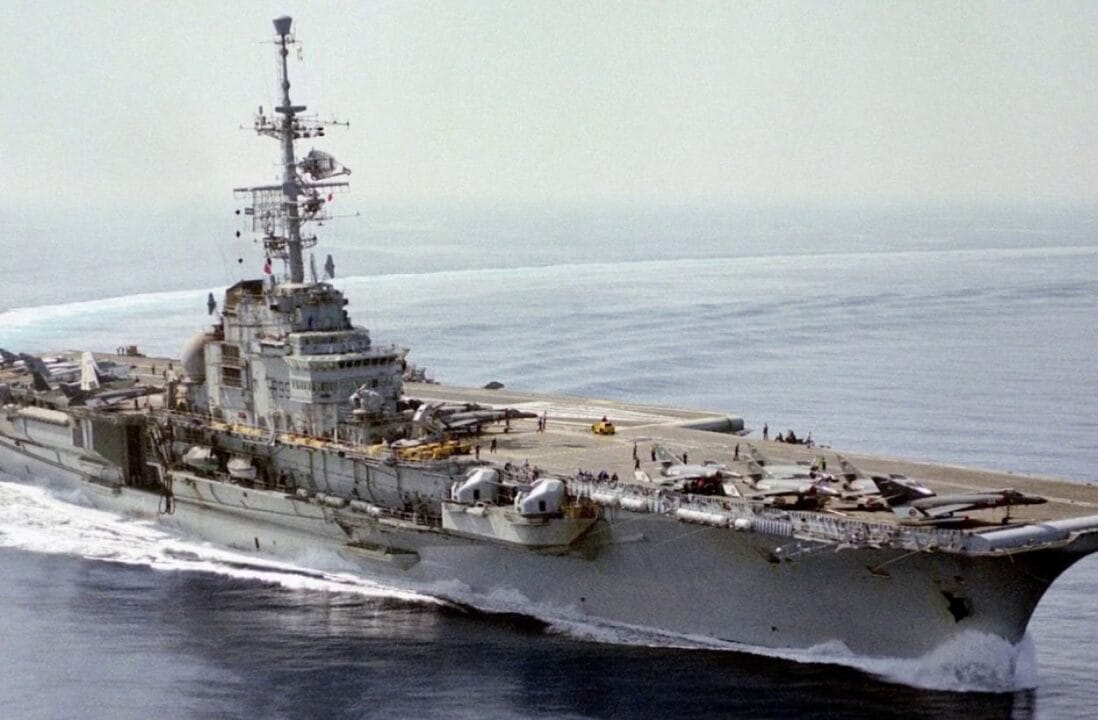 Comparativo: Portaaviones Minas Gerais y Portaaviones São Paulo 