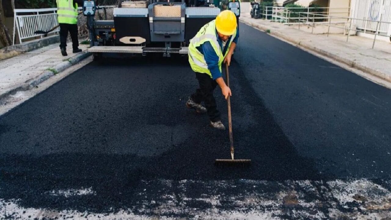 Empresa anuncia construção da primeira estrada utilizando bitucas de cigarro do mundo, confira!