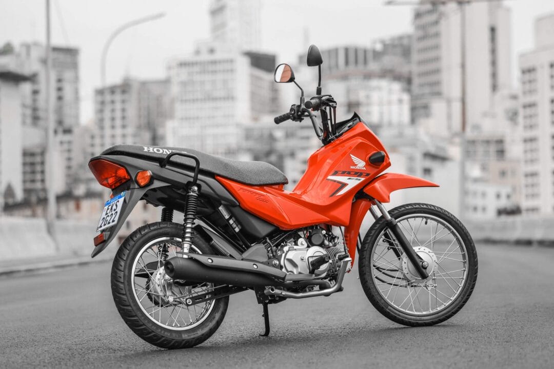 Honda Pop 110i, a moto mais barata do Brasil ganha versão com novo motor, partida elétrica e cambio ‘automático’; modelo faz 49,5 km/litro de gasolina