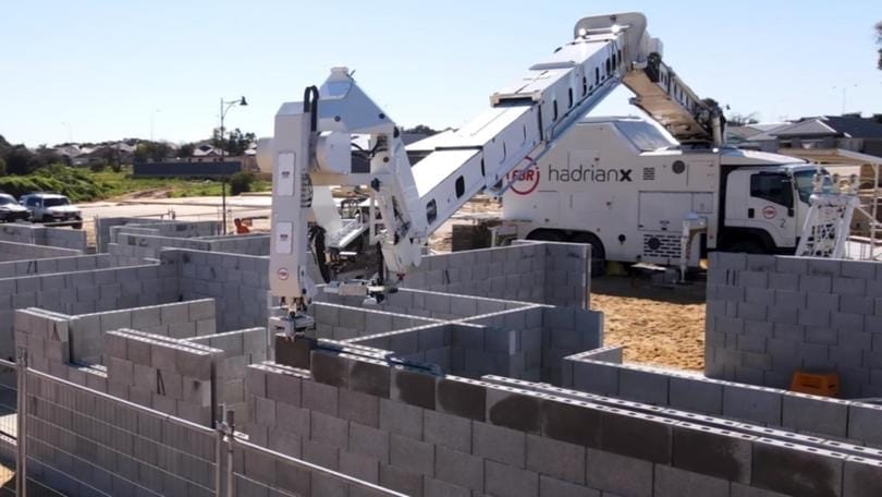 construção - obras - civil - pedreiro - tijolos - robô - automação