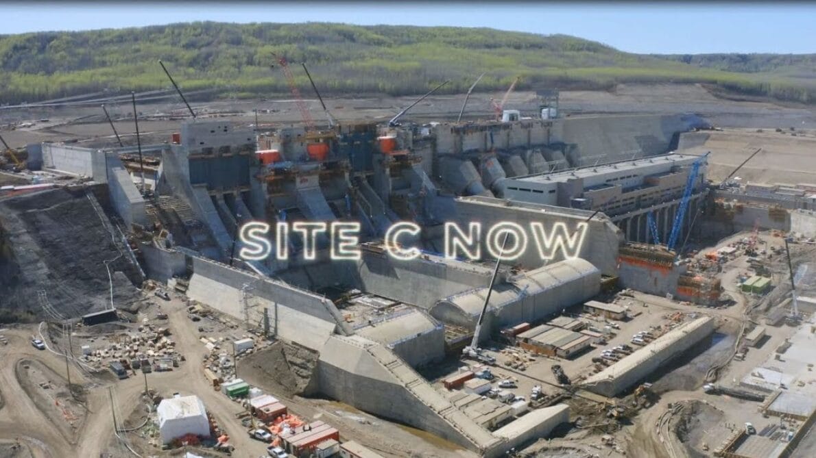 Canadá lança um megaprojeto de energia verde que promete transformar o setor de energia renovável, com a maior energia verde do país abastecendo 450.000 residências