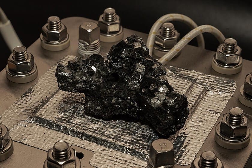 ¿Adiós a los combustibles fósiles? Descubrimiento japonés presenta metal BARATO capaz de producir 1000% más de hidrógeno verde