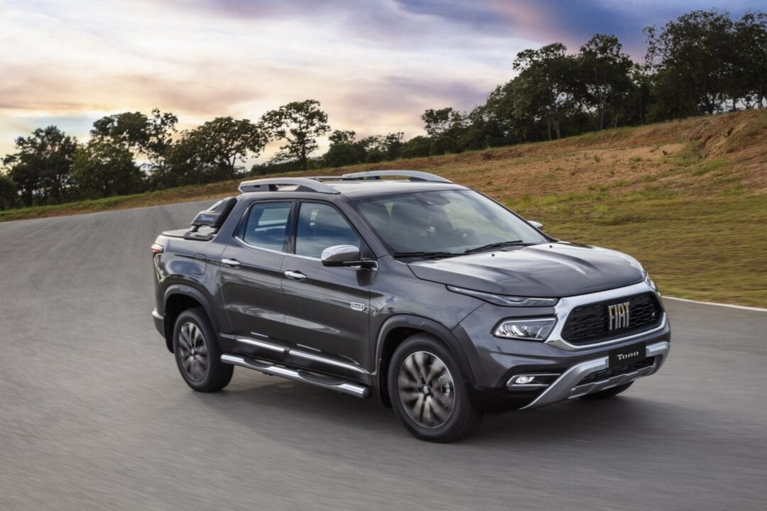 Fiat Toro ganha desconto de R$ 34 mil; modelo conta com autonomia de 760 km e faz até  13,0 km/l