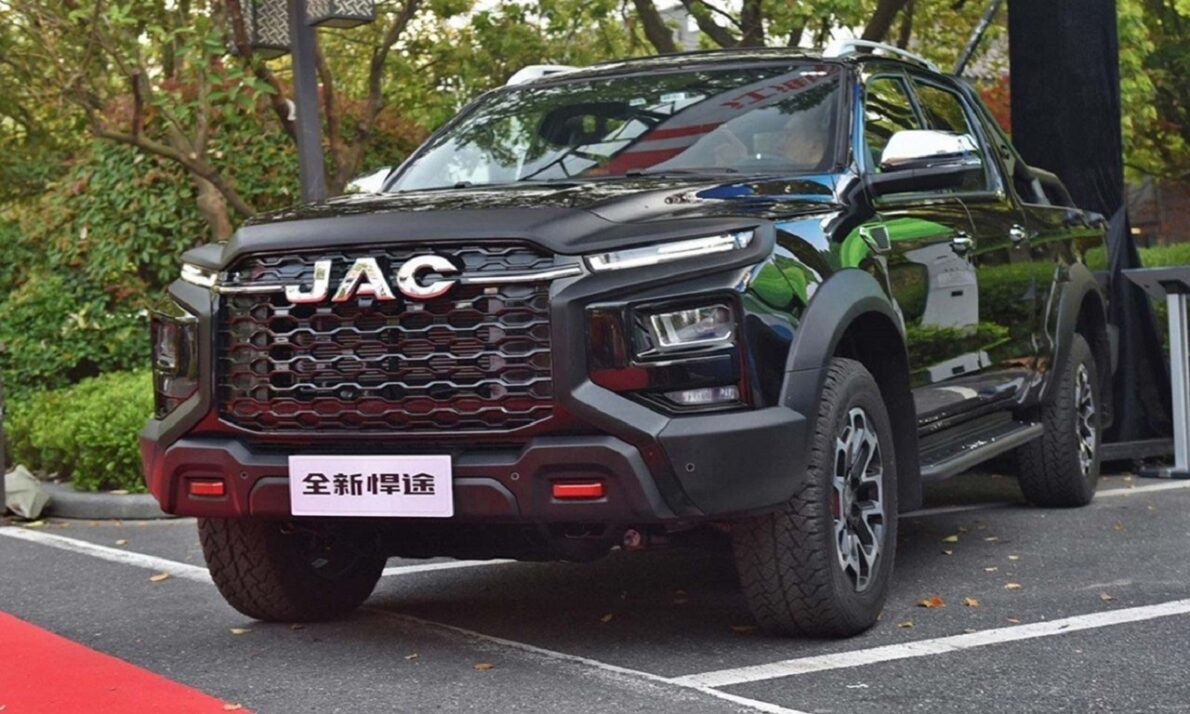 Nova picape da JAC promete superar Hilux, Ranger e S10 ao levar mais carga; JAC Hunter terá versão a diesel e elétrica e chega em 2025