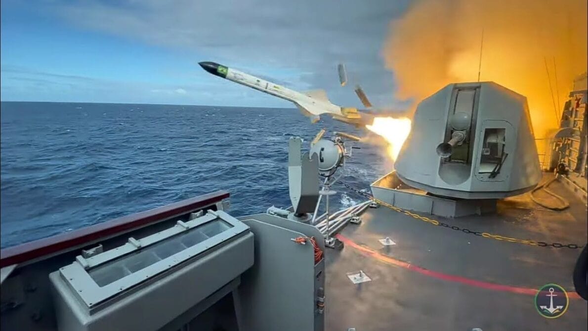 Marinha do Brasil e a SIATT formalizam parceria para o desenvolvimento e comercialização do míssil antinavio MANSUP, iniciando a transferência de tecnologia e prevendo a produção de versões avançadas