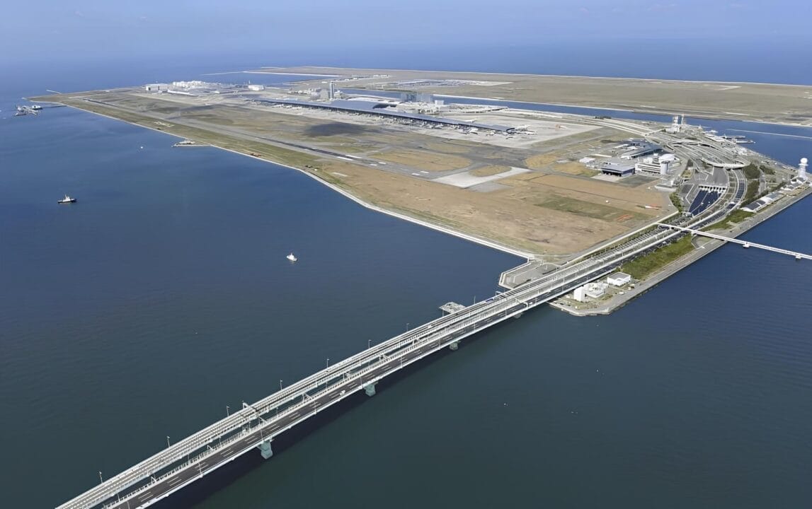 Aeropuerto de Kansai, uno de los más modernos del mundo, valorado en aproximadamente R$ 112 mil millones y capaz de recibir 30 millones de personas, ¿tendrá que ser destruido? ¡La Bahía de Osaka se está hundiendo!