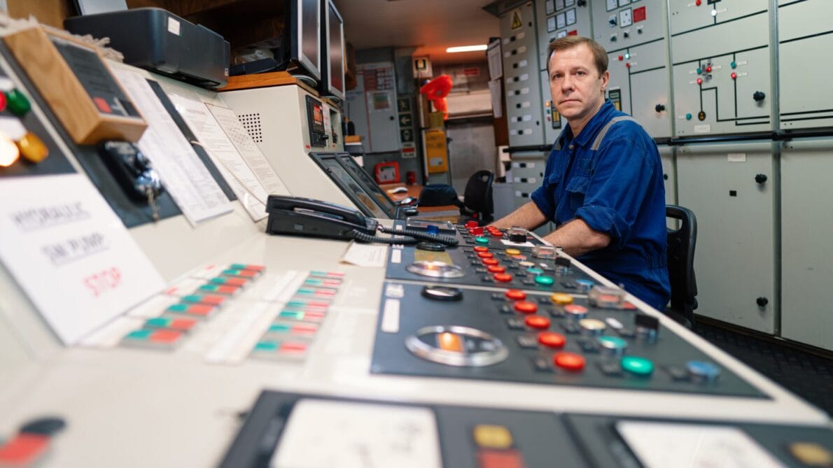 Atlas Professionals abre diversas vagas de emprego no setor de energia e offshore no Brasil; Oportunidades para eletricista marítimo, segundo oficial de náutica e mais