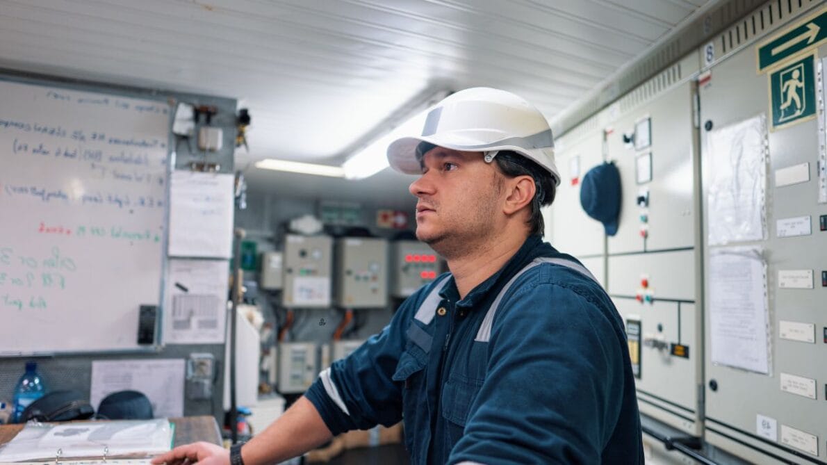 Estaleiro Navship anuncia algumas vagas de emprego em Santa Catarina; Oportunidades para mecânico naval, soldador, eletricista naval e mais