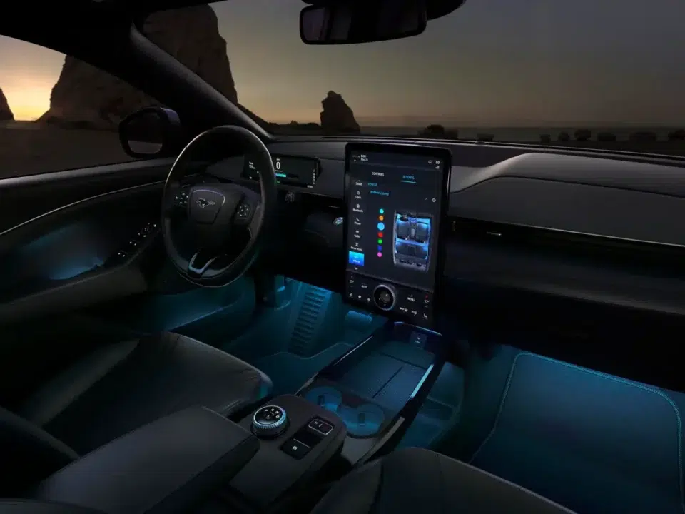 Ford resurge das cinzas com o retorno TRIUNFAL de carro icônico ao Brasil em 2024; modelo esbanja motor V8 e 488 cv de potência!