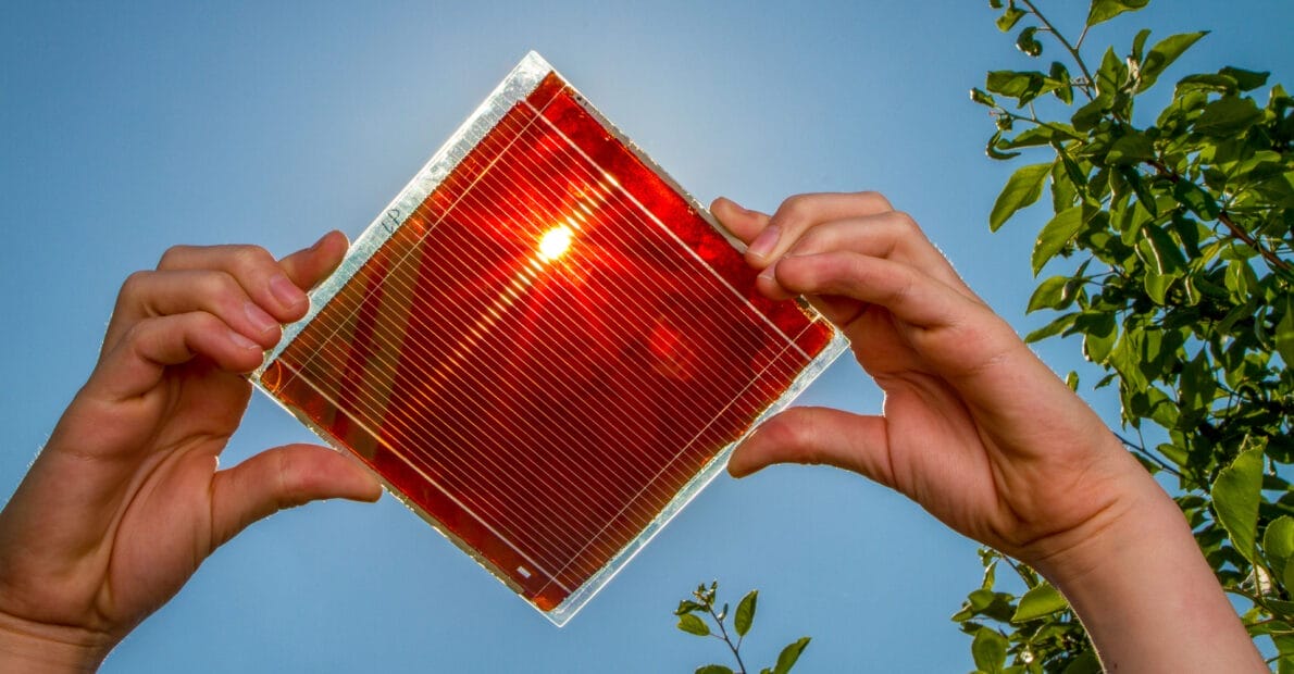 JinkoSolar anuncia nueva célula solar de perovskita con eficiencia de 33,24%; producción de paneles solares con esta tecnología resultará en los más eficientes del mundo