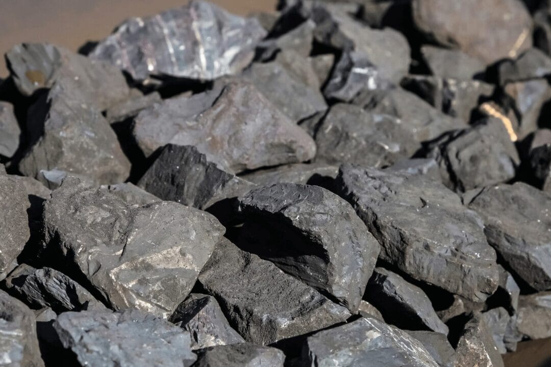 ¡Revelado el metal que está superando el valor del oro! El manganeso duplica su valor en 2024 y lidera el aumento de los metales, desplazando al oro, cobre y otras materias primas