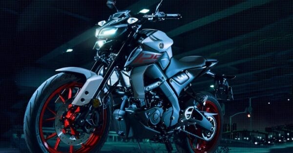 Custando menos de R$ 12 mil, ela está no Brasil e tem "carinha" de Yamaha MT-15. Conheça a Yasuna Fly