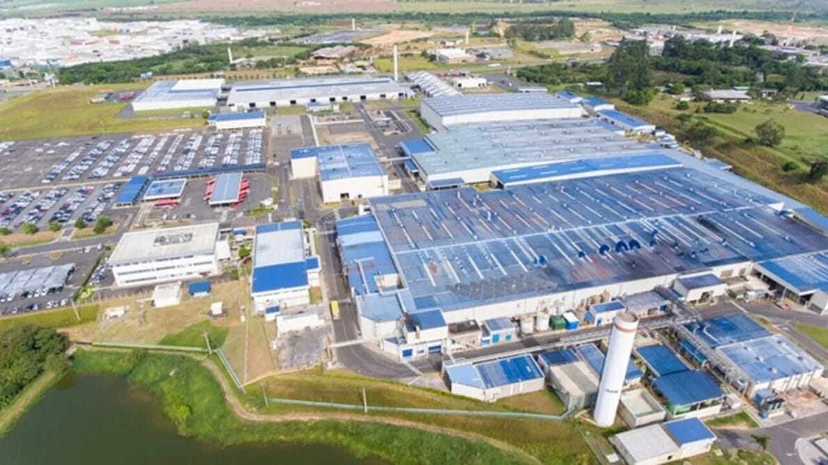 Neta Auto chega ao Brasil com planos de fábrica própria, rede de concessionárias e um centro de distribuição de peças de carros elétricos.