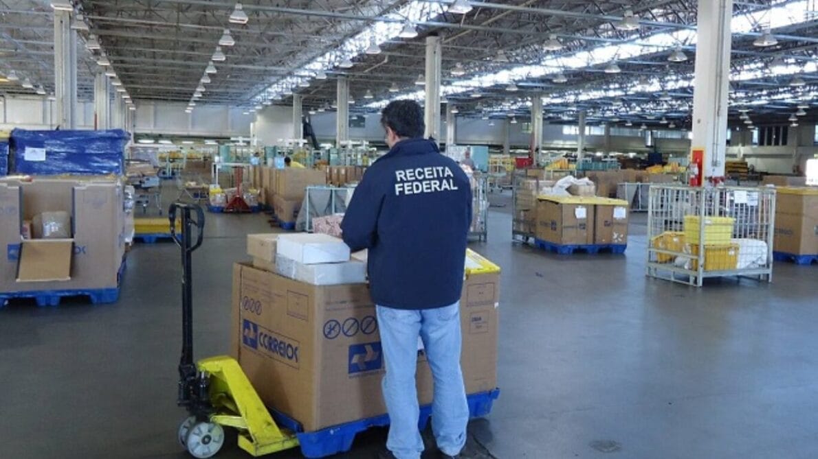 "concurso público", "aduana", "proceso selectivo", "concurso receita federal", y "concurso aduana"