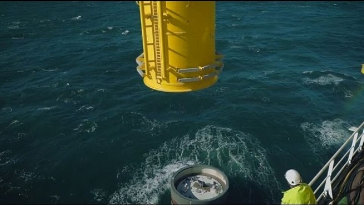 La energía eólica marina se ha destacado como una fuente prometedora de energía renovable, ofreciendo ventajas significativas en relación con su contraparte terrestre. Sin embargo, la instalación de turbinas eólicas en el mar enfrenta una serie de desafíos únicos y complejos.