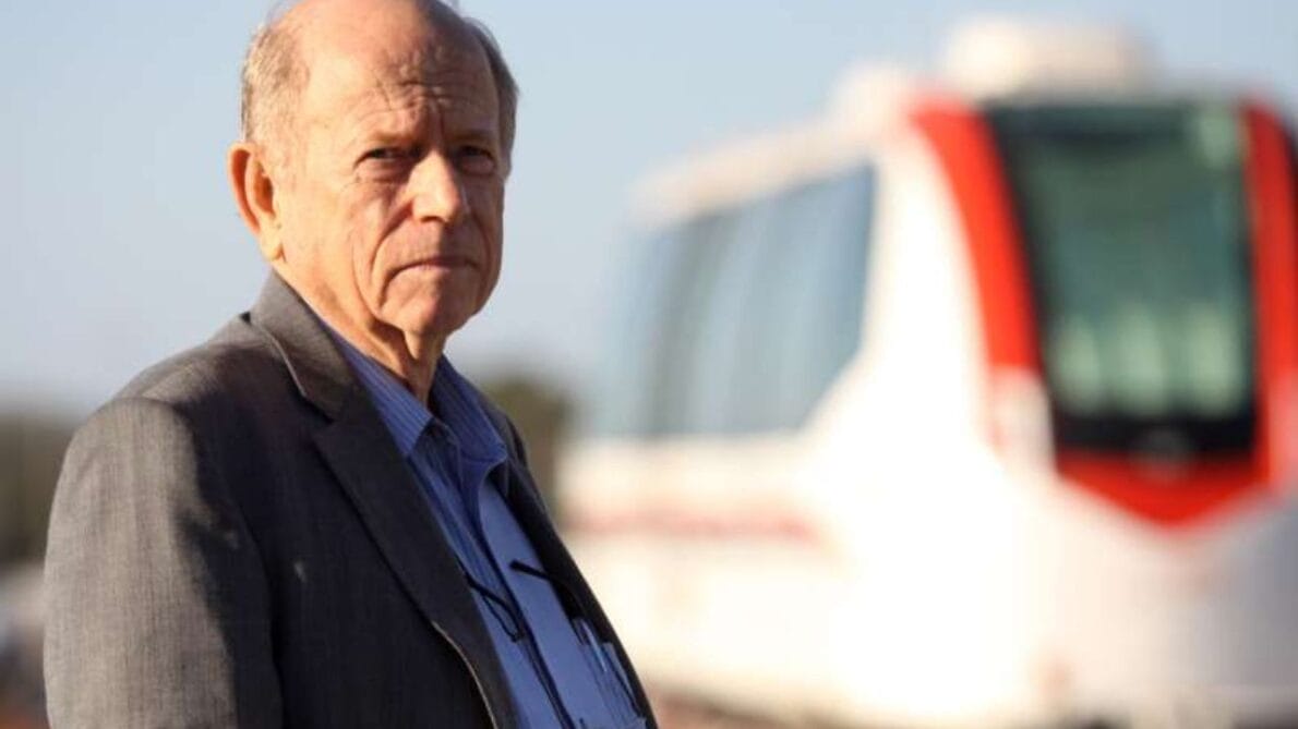 Imagina un transporte que es rápido, sostenible y no queda atrapado en el tráfico. Este es el Aeromóvel, una invención 100% brasileña que promete revolucionar la movilidad urbana. Pero, desafortunadamente, parece que solo Brasil aún no ha reconocido su potencial. Vamos a entender más sobre esta maravilla del transporte del futuro.