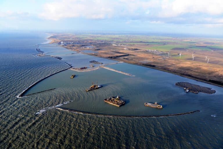 El Mayor Túnel Subacuático del Mundo, con 18 km de Extensión, Conectará Dinamarca y Alemania en Apenas 7 Minutos. Usará Acero Suficiente para Construir 50 Torres Eiffel.