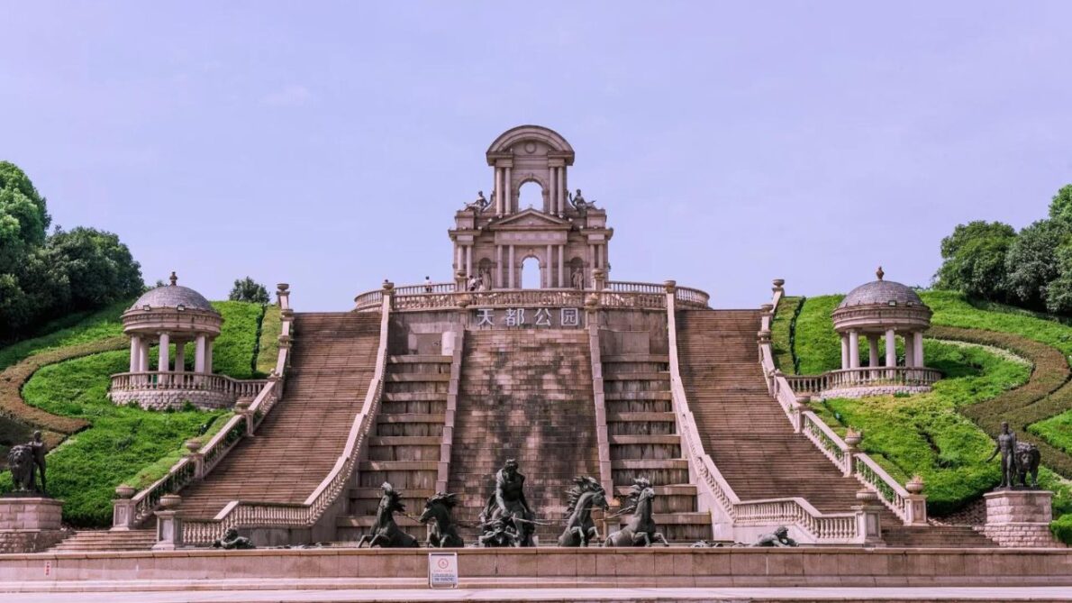 Copia pero no haz igual: China crea réplica de 12 ciudades europeas en campus de Huawei, un tour por Europa sin salir de Asia